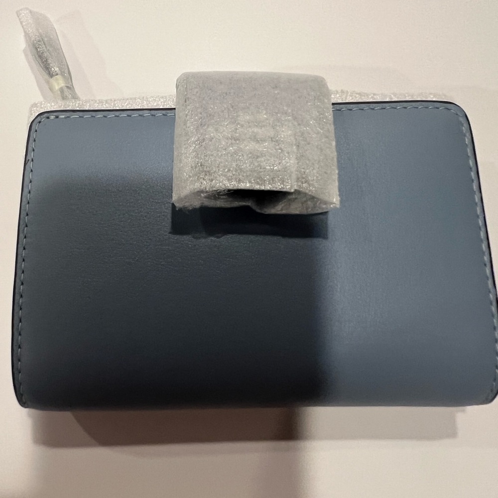 Coach Medium Light Blue/Chambray/Bluebell Leather Bi-Fold Corner Zip Wallet NWT - Picture 5 of 16